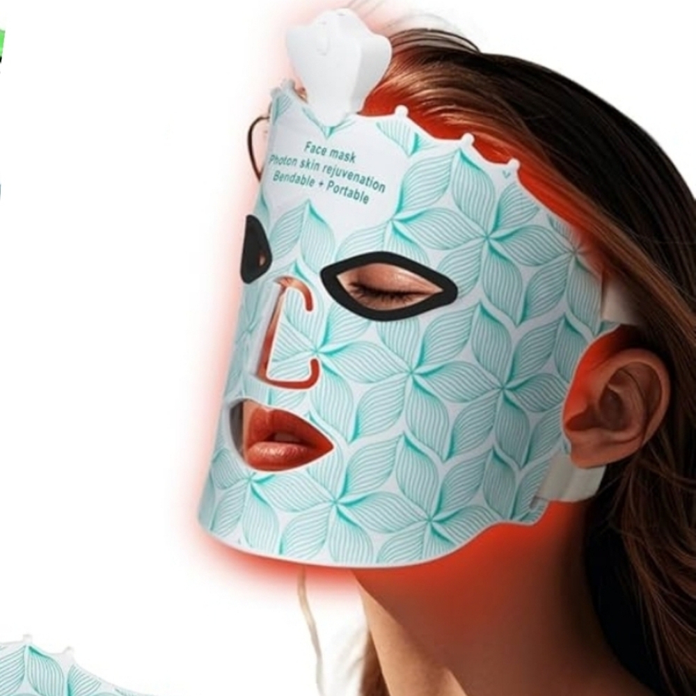 NIB LED Red Light Face Mask 7 Color Cordless